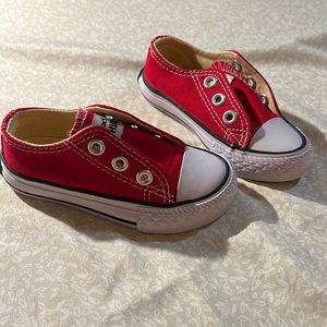 Red Converse low top look-a-likes Mvlsoct Fashion; Size 6 narrow